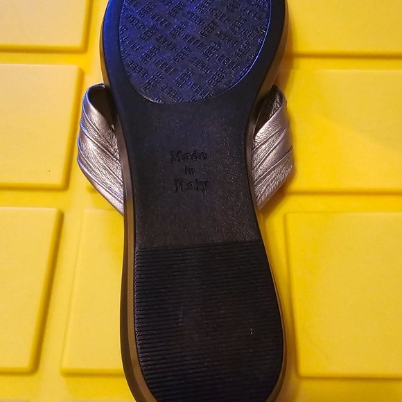 NWOT Silver Italian Shoemaker Flip Flops Multiple Sizes Available - Picture 2 of 3
